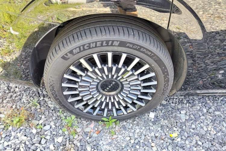 Used Zeekr 009 2024 7-Seater Walk-Through Version Four-Wheel Drive 108 kWh Right Rear Wheel Hub