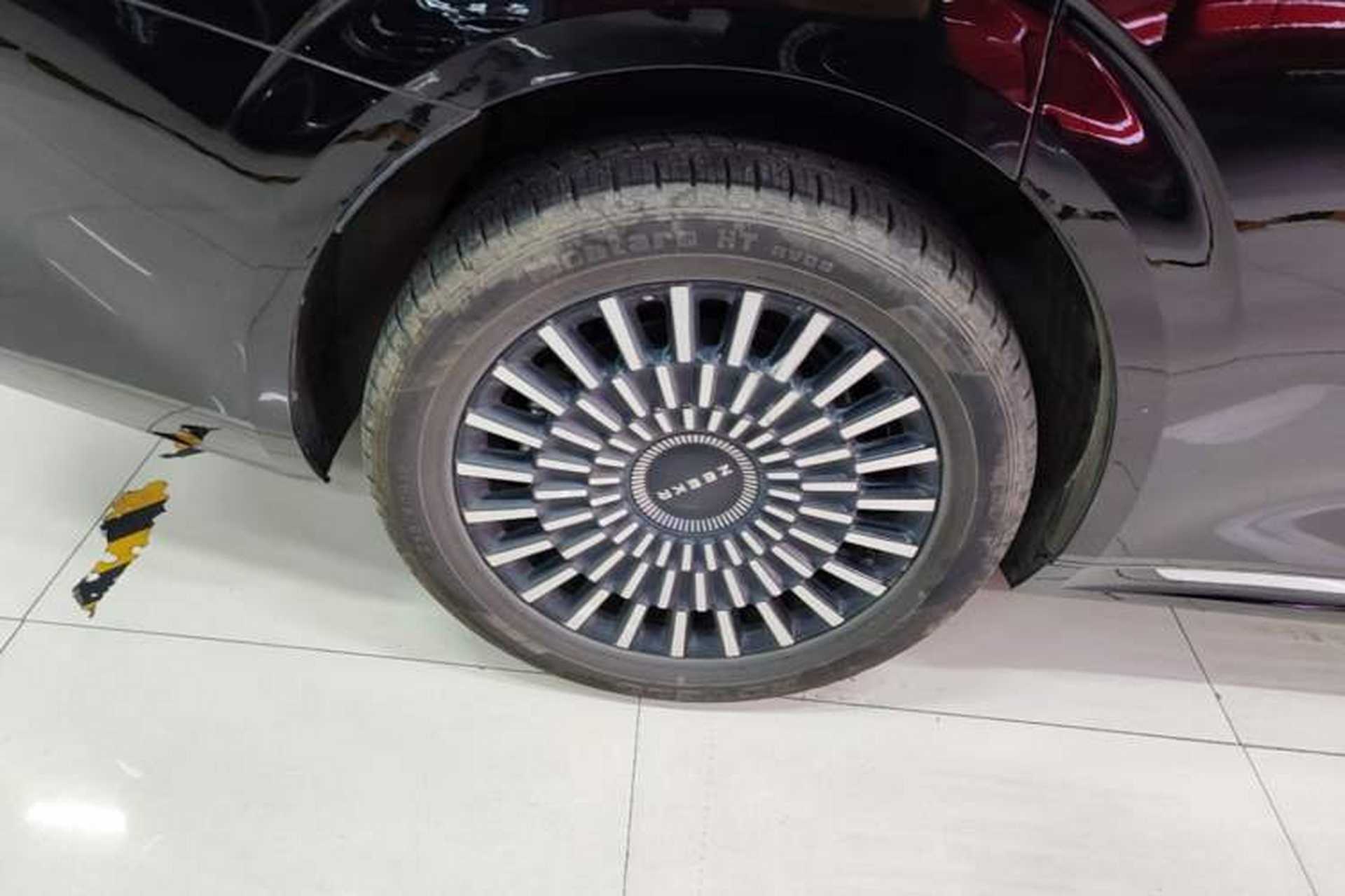 Used Zeekr 009 2024 Six-Seat Executive Version 4WD 108 kWh Right Rear Wheel Hub