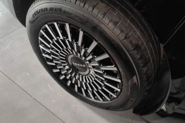 Used Zeekr 009 2024 Six-Seat Executive Version 4WD 108 kWh Right Rear Wheel Hub