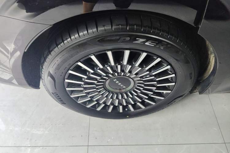 Used Zeekr 009 2024 Six-Seat Executive Version 4WD 108 kWh Right Rear Wheel Hub