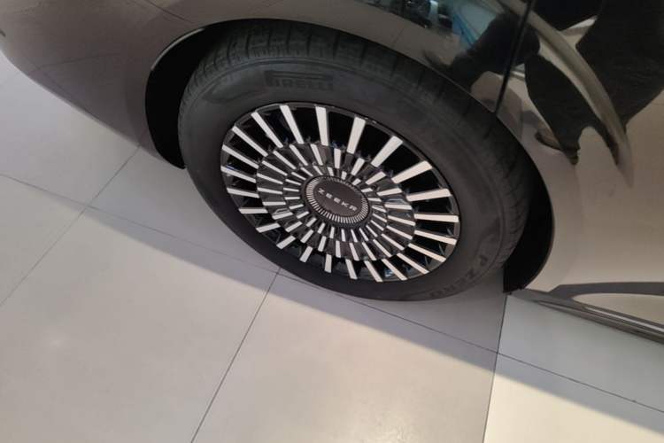 Used Zeekr 009 2024 Six-Seat Executive Version 4WD 108 kWh Right Rear Wheel Hub