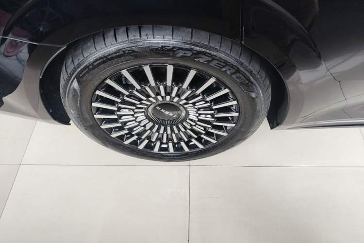 Used Zeekr 009 2024 7-Seater Aisle Version 108 kWh Right Rear Wheel Hub