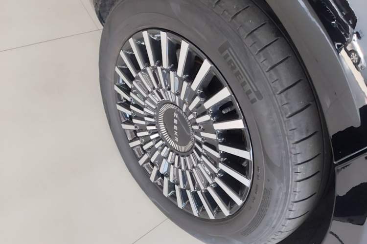 Used Zeekr 009 2024 7-Seater Walk-Through Version Four-Wheel Drive 108 kWh Right Rear Wheel Hub