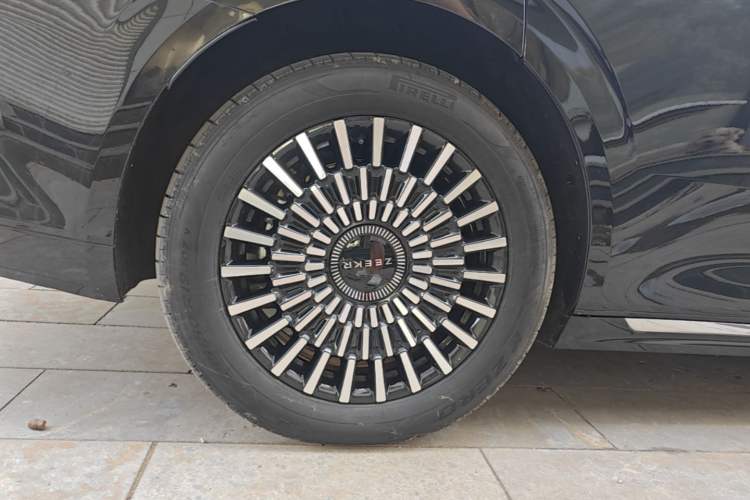 Used Zeekr 009 2024 7-Seater Walk-Through Version Four-Wheel Drive 108 kWh Right Rear Wheel Hub