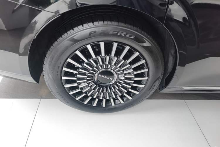 Used Zeekr 009 2024 7-Seater Walk-Through Version Four-Wheel Drive 108 kWh Right Rear Wheel Hub