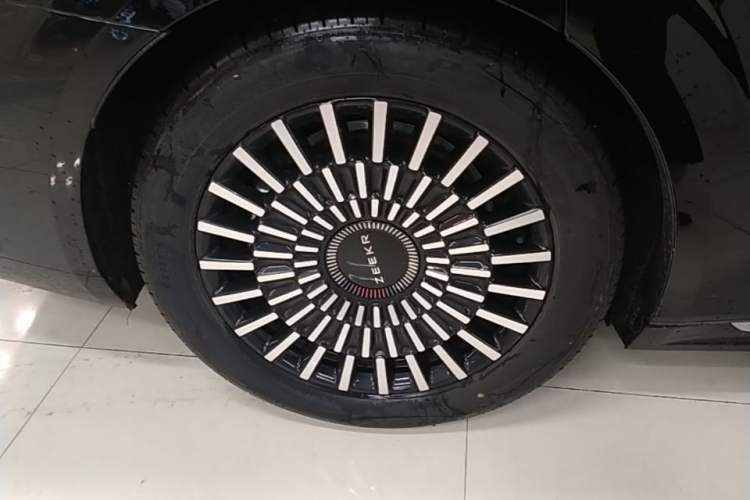 Used Zeekr 009 2024 7-Seater Walk-Through Version Four-Wheel Drive 108 kWh Right Rear Wheel Hub