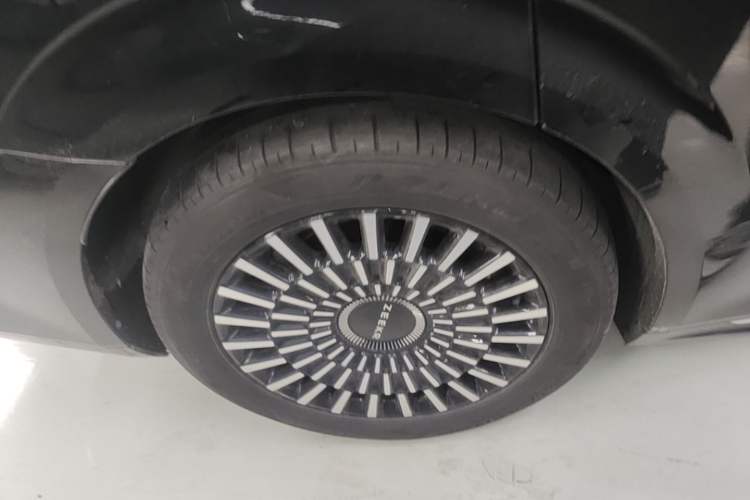 Used Zeekr 009 2024 Six-Seat Executive Version 4WD 108 kWh Right Rear Wheel Hub