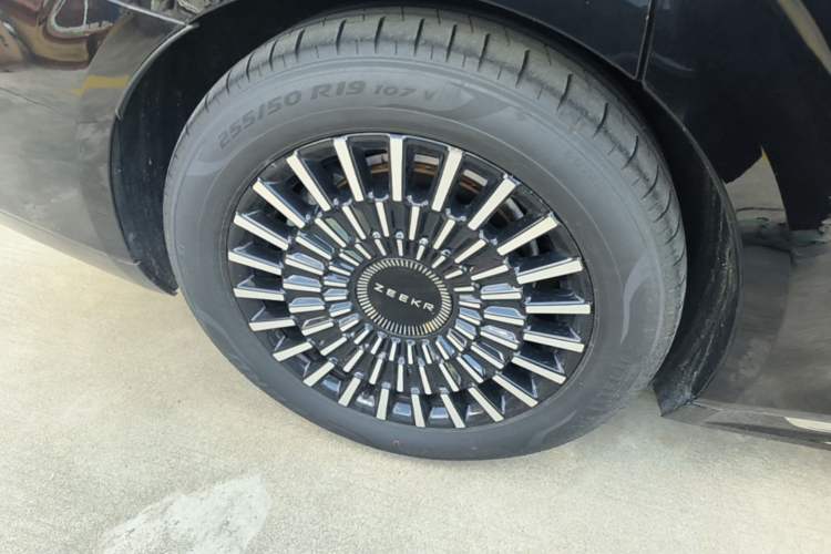 Used Zeekr 009 2024 7-Seater Walk-Through Version Four-Wheel Drive 108 kWh Right Rear Wheel Hub