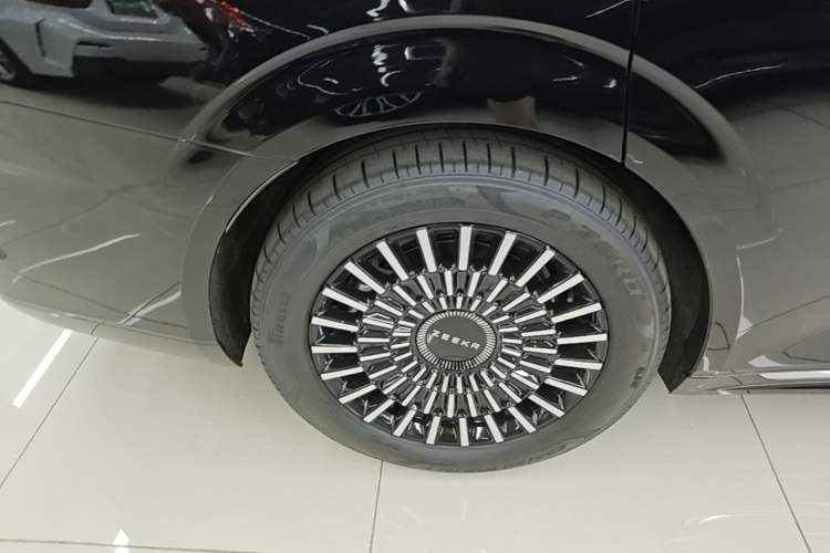 Used Zeekr 009 2024 7-Seater Walk-Through Version Four-Wheel Drive 108 kWh Right Rear Wheel Hub
