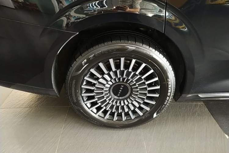 Used Zeekr 009 2024 Six-Seat Executive Version 4WD 108 kWh Right Rear Wheel Hub