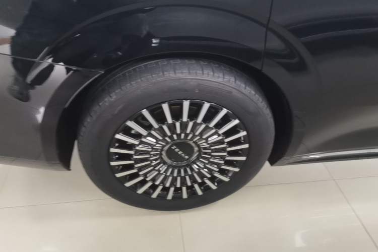 Used Zeekr 009 2024 Six-Seat Executive Version 4WD 108 kWh Right Rear Wheel Hub