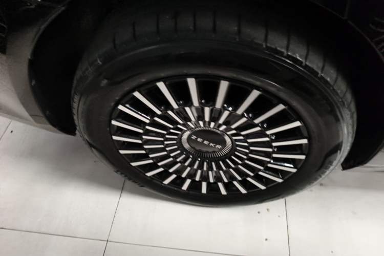 Used Zeekr 009 2024 7-Seater Walk-Through Version Four-Wheel Drive 108 kWh Right Rear Wheel Hub