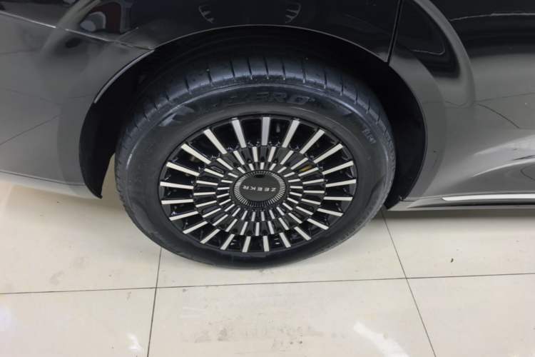 Used Zeekr 009 2024 Six-Seat Executive Version 4WD 108 kWh Right Rear Wheel Hub