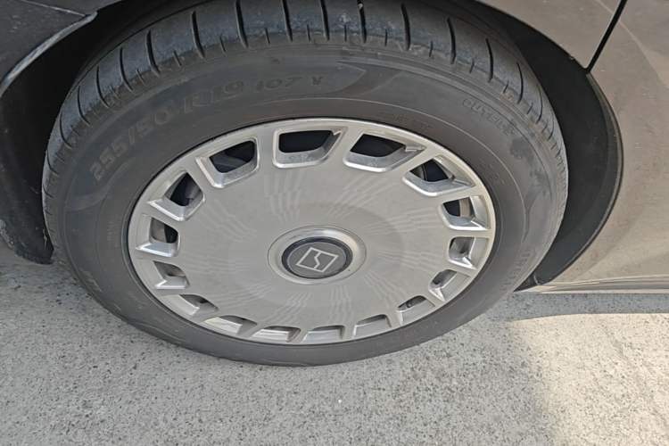 Used Zeekr 009 2024 Six-Seat Executive Version 4WD 108 kWh Right Rear Wheel Hub