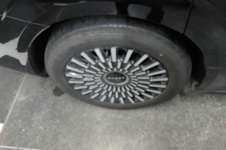 Used Zeekr 009 2024 7-Seater Walk-Through Version Four-Wheel Drive 108 kWh Right Rear Wheel Hub