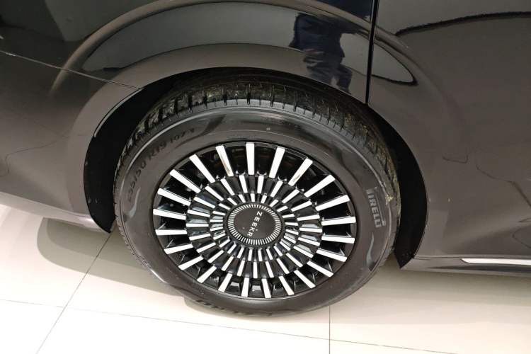 Used Zeekr 009 2024 Six-Seat Executive Version 4WD 108 kWh Right Rear Wheel Hub