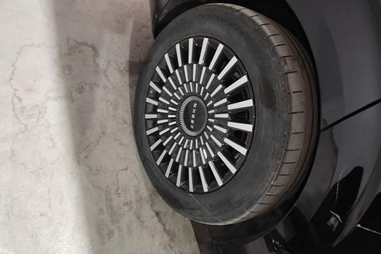 Used Zeekr 009 2024 7-Seater Walk-Through Version Four-Wheel Drive 108 kWh Right Rear Wheel Hub