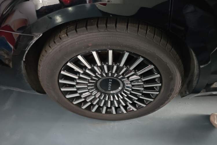 Used Zeekr 009 2024 Six-Seat Executive Version 4WD 108 kWh Right Rear Wheel Hub