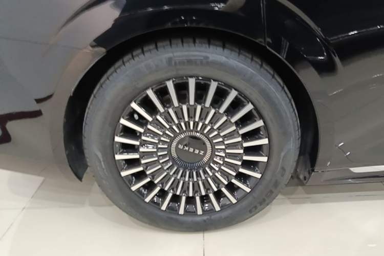 Used Zeekr 009 2024 Six-Seat Executive Version 4WD 108 kWh Right Rear Wheel Hub