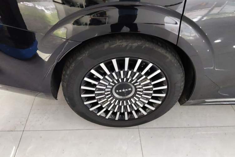 Used Zeekr 009 2024 Six-Seat Executive Version 4WD 140 kWh Right Rear Wheel Hub