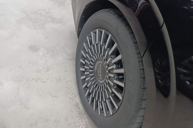 Used Zeekr 009 2024 Six-Seat Executive Version 4WD 108 kWh Right Rear Wheel Hub