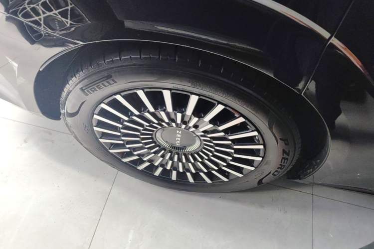 Used Zeekr 009 2024 Six-Seat Executive Version 4WD 108 kWh Right Rear Wheel Hub