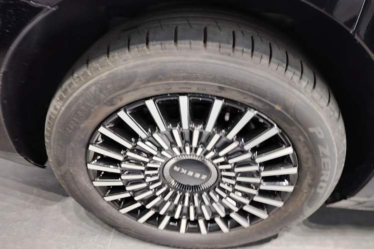 Used Zeekr 009 2024 Six-Seat Executive Version 4WD 108 kWh Right Rear Wheel Hub