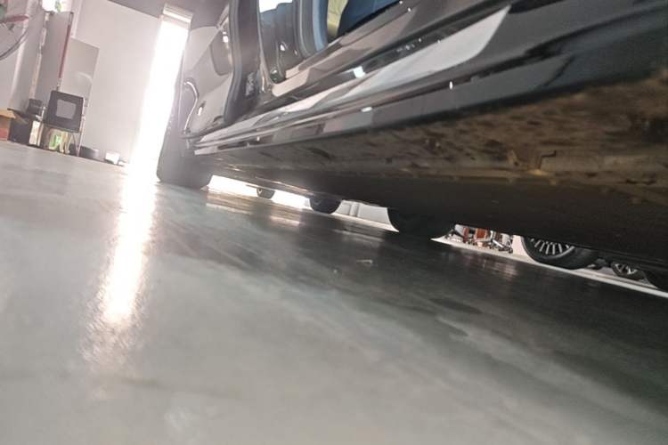Used Zeekr 009 2024 Six-Seat Executive Version 4WD 108 kWh Right Side Sill