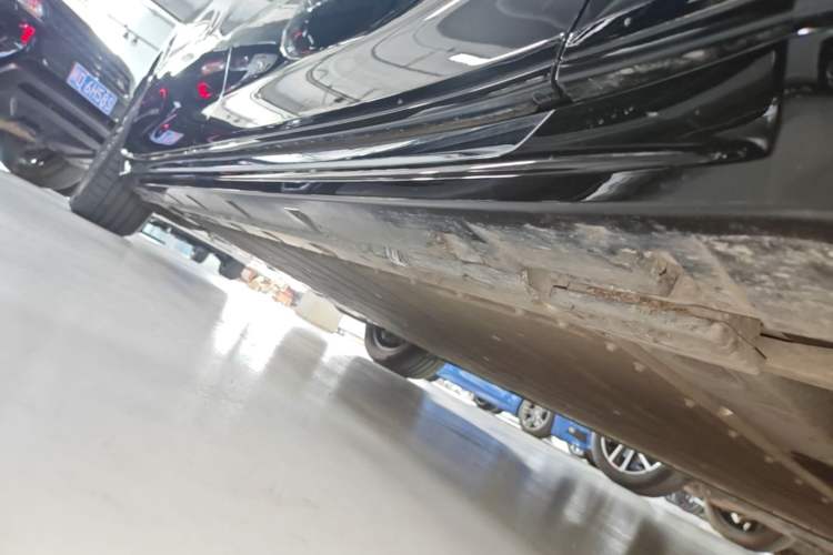 Used Zeekr 009 2024 7-Seater Walk-Through Version Four-Wheel Drive 108 kWh Right Side Sill