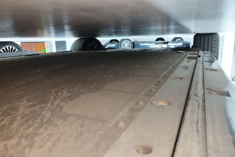 Used Zeekr 009 2024 7-Seater Walk-Through Version Four-Wheel Drive 108 kWh Right Side Sill