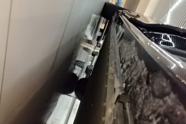 Used Zeekr 009 2024 Six-Seat Executive Version 4WD 108 kWh Right Side Sill
