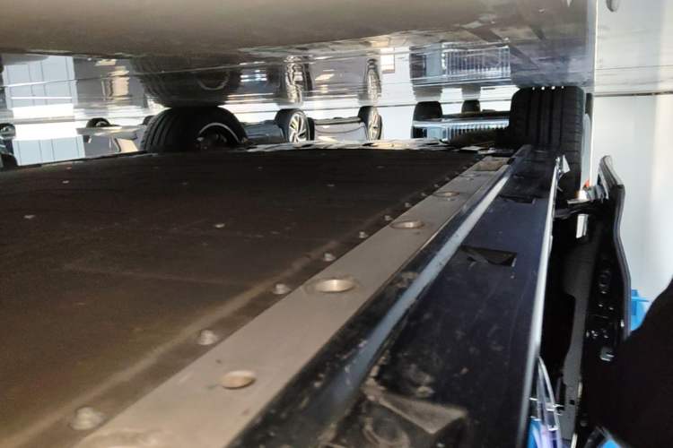 Used Zeekr 009 2024 7-Seater Aisle Version 108 kWh Right Side Sill