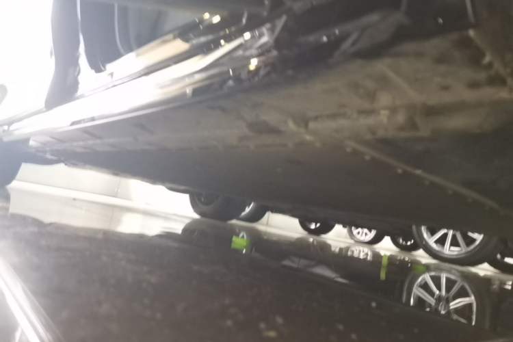 Used Zeekr 009 2024 Six-Seat Executive Version 4WD 108 kWh Right Side Sill