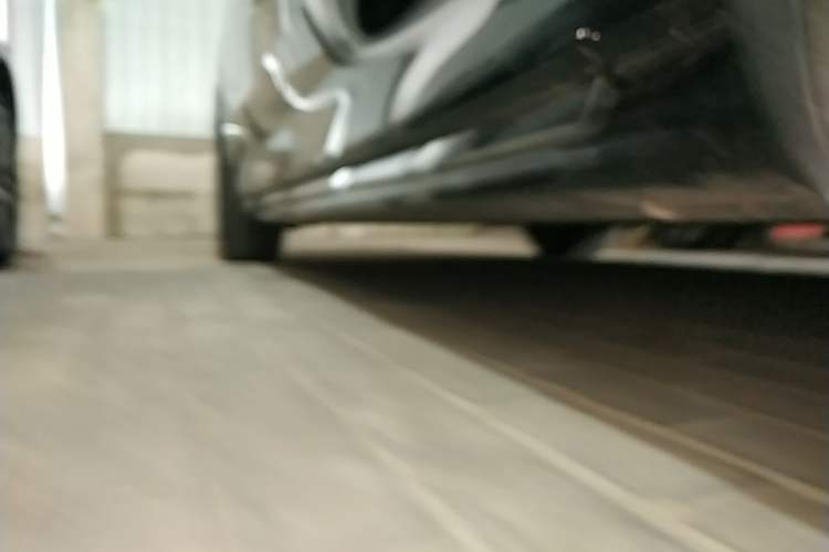 Used Zeekr 009 2024 7-Seater Walk-Through Version Four-Wheel Drive 108 kWh Right Side Sill