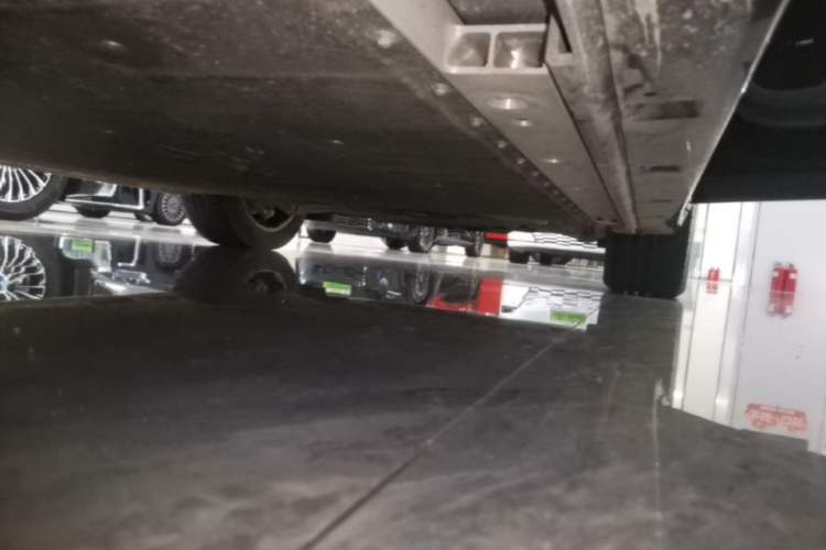 Used Zeekr 009 2024 7-Seater Walk-Through Version Four-Wheel Drive 108 kWh Right Side Sill
