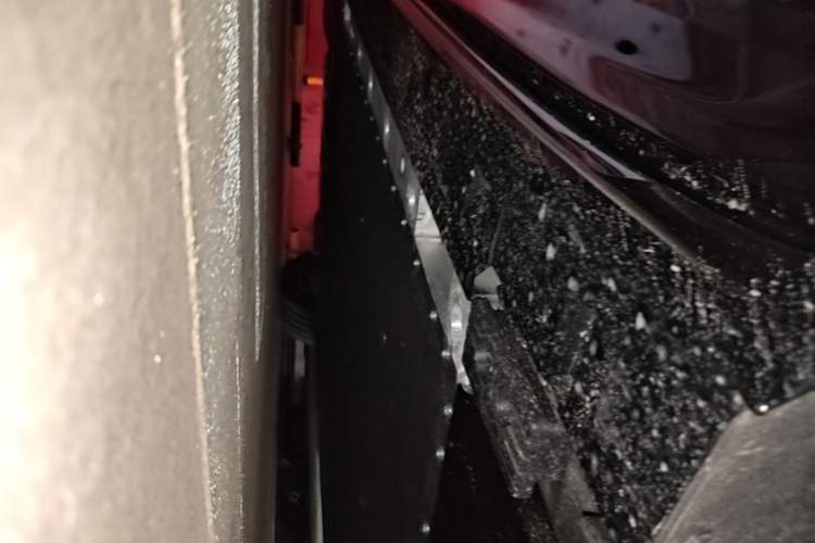 Used Zeekr 009 2024 7-Seater Aisle Version 108 kWh Right Side Sill