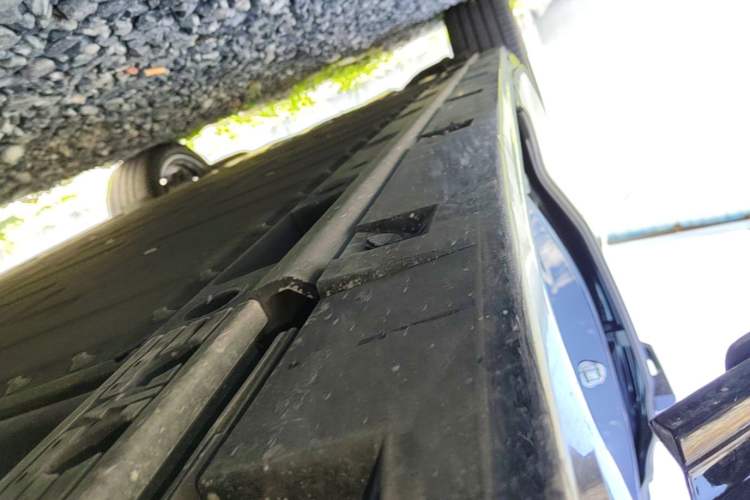 Used Zeekr 009 2024 7-Seater Walk-Through Version Four-Wheel Drive 108 kWh Right Side Sill