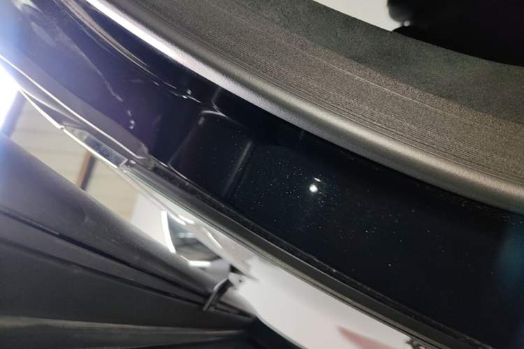 Used Zeekr 009 2024 7-Seater Walk-Through Version Four-Wheel Drive 108 kWh Right Side Sill