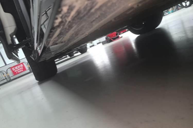 Used Zeekr 009 2024 7-Seater Walk-Through Version Four-Wheel Drive 108 kWh Right Side Sill