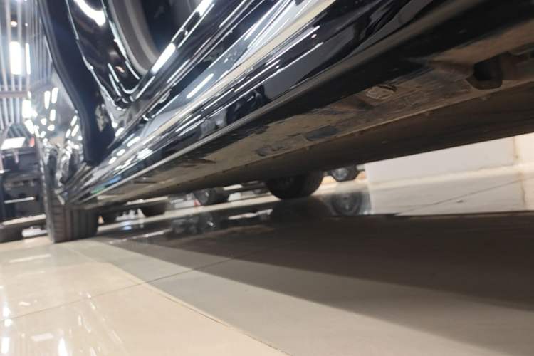 Used Zeekr 009 2024 Six-Seat Executive Version 4WD 108 kWh Right Side Sill