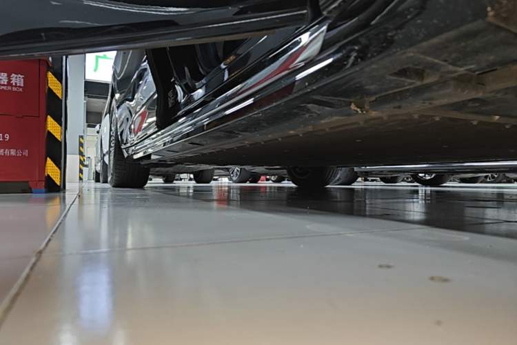 Used Zeekr 009 2024 7-Seater Walk-Through Version Four-Wheel Drive 108 kWh Right Side Sill