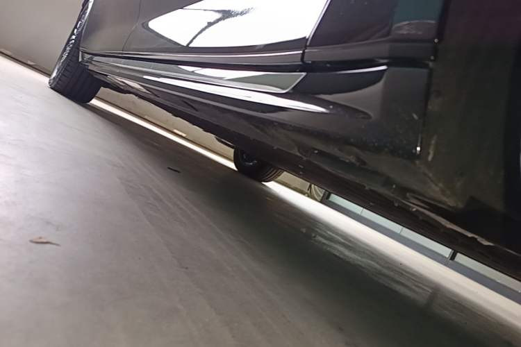 Used Zeekr 009 2024 7-Seater Walk-Through Version Four-Wheel Drive 108 kWh Right Side Sill