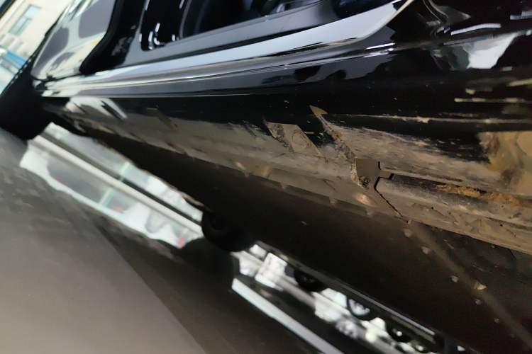 Used Zeekr 009 2024 Six-Seat Executive Version 4WD 108 kWh Right Side Sill