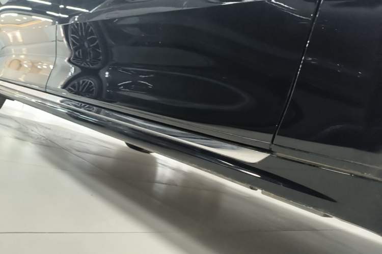 Used Zeekr 009 2024 7-Seater Walk-Through Version Four-Wheel Drive 108 kWh Right Side Sill