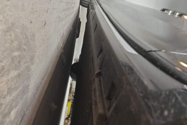 Used Zeekr 009 2024 7-Seater Aisle Version 108 kWh Right Side Sill
