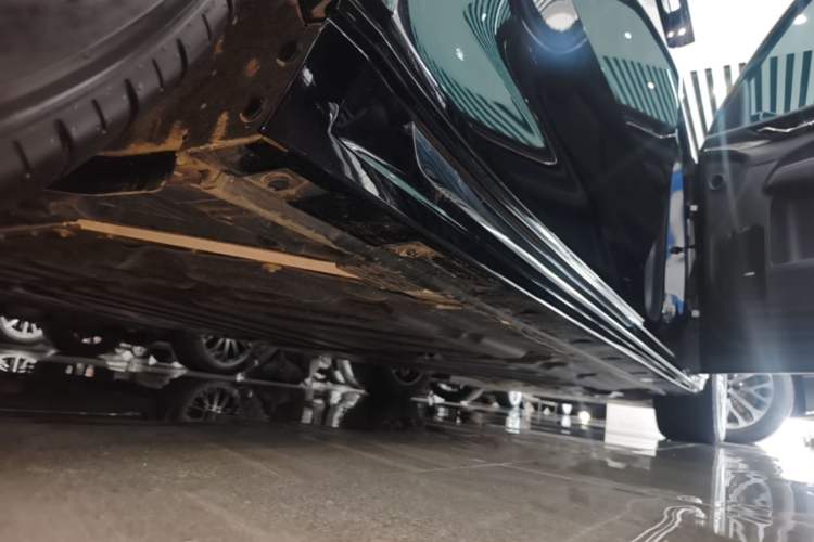 Used Zeekr 009 2024 7-Seater Aisle Version 108 kWh Right Side Sill