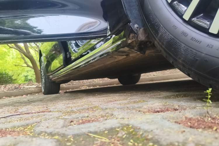 Used Zeekr 009 2024 Six-Seat Executive Version 4WD 108 kWh Right Side Sill