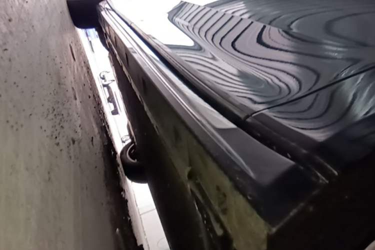 Used Zeekr 009 2024 Six-Seat Executive Version 4WD 108 kWh Right Side Sill