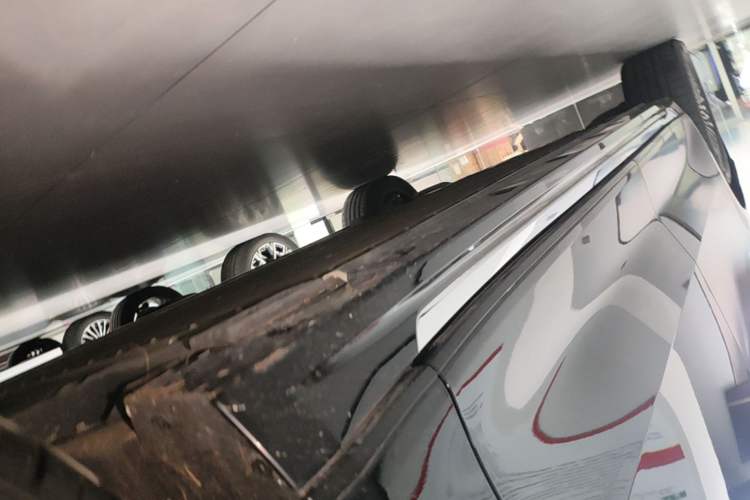 Used Zeekr 009 2024 Six-Seat Executive Version 4WD 108 kWh Right Side Sill