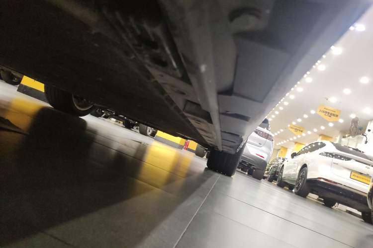 Used Zeekr 009 2024 GAC Trumpchi Right Side Sill